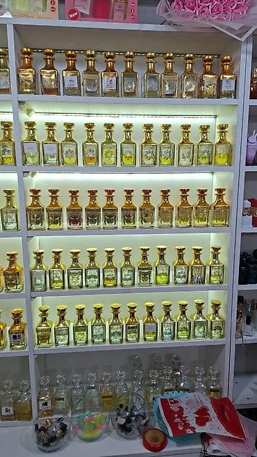 qramla ətirlər topdan: Biri 2.50 Qızılı şüşə flakonlarda ətirlər – geniş seçim — 1