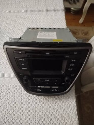 sağ qulaqda ses: Hyundai elantra 2012-2016 maqnitolası əla vəziyyətdədi işləkdir — 1