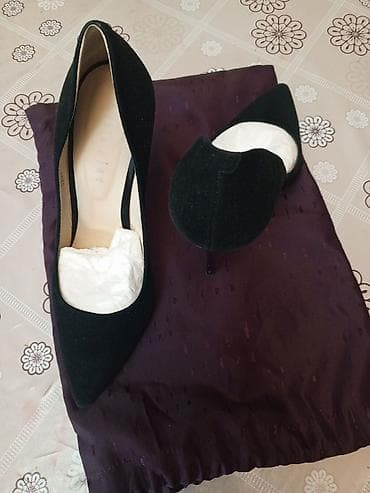 Çəkmələr: Ölçü: 38.5, rəng - Qara, İşlənmiş — 2