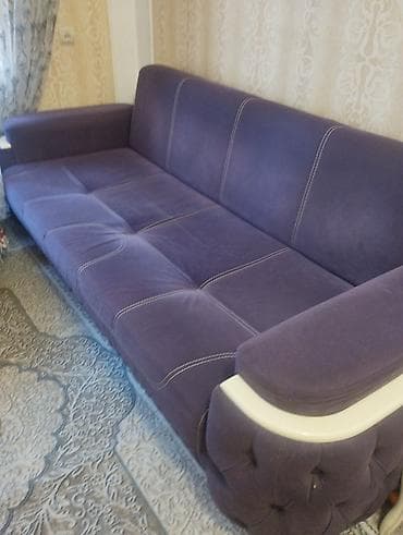 Bənövşəyi rəngdə, geniş oturacaqlı divan. - Yumşaq məxməri/parça