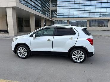 kia optima 2009: Chevrolet Trax (LT) – kompakt krossover Xüsusiyyətlər: - Kuzov: ağ — 3