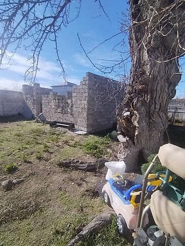 en ucuz ev: Şüvəlan qəsəbəsində həyət satılır 3 sot 1 sotu 27000 manatdan cüzi — 2