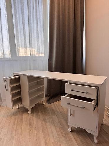 Ağ rəngli funksional iş/stol masası Ölçülər: - Uzunluq: 160 sm -