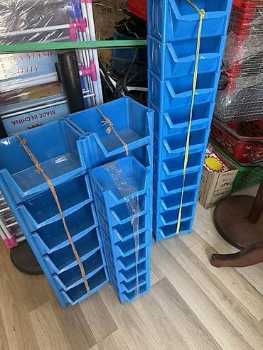 ucuz drel: Mavi rəngli plastik saxlama qutuları. Üst-üstə yığılan konstruksiyaya — 5