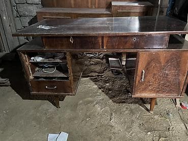 das kubik satilir: Düz masa, Stulsuz, Polkalı, Siyirməli, Taxta — 1