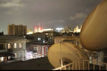 1 ci mikrorayon satilan evler: Bakı, 3 otaqlı, Köhnə tikili, m. Sahil, 97 kv. m — 9