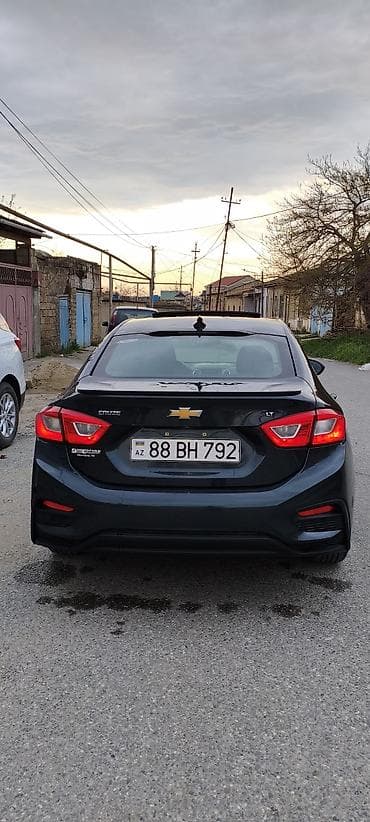 Chevrolet Cruze: 1.4 l | 2018 il 81000 km Sedan — 1