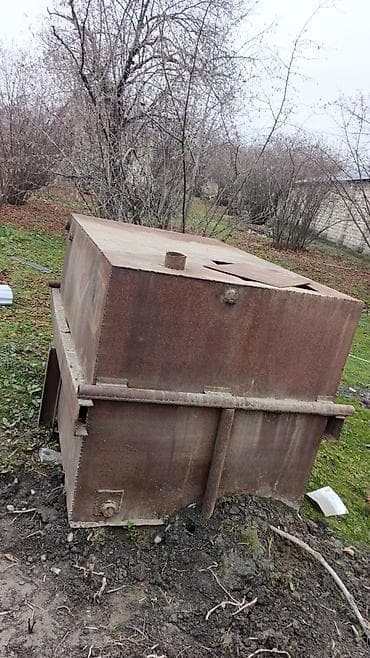 cen satisi: Su Çəni satılır. 5 ton 625 litirlik. çürüyü yoxdur. Qalın dəmirdi — 1
