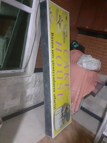 Reklam lovhesi led işiqlidir her bir detali işleyir.uzunlugu 2m 10