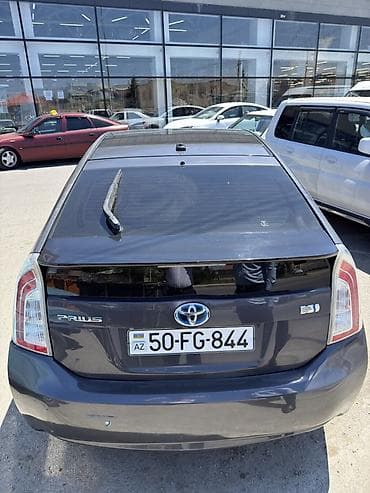 prado qapi: Toyota Prius: 1.8 l | 2012 il Hetçbek — 3