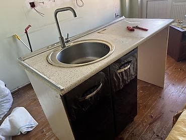 Mətbəx mebel dəsti Tərkib: - Üst asma dolablar: krem rəngli, parlaq — 4