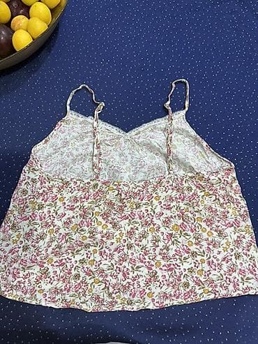şort: Primark qadın köynəyi – çiçək naxışlı kroptop - Brend: Primark - — 2