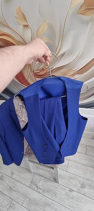 klassik salvar kombinleri: Kişi üçlü kostyum dəsti – elektrik-mavi rəng. 180 manata alınıb,cəmi 1 — 3