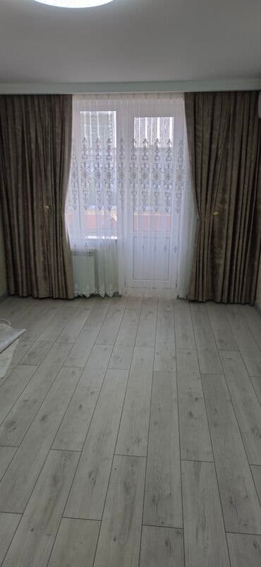 yataq otağı üçün pərdələr: Qəhvəyi rəngli qalın pərdələr və ağ rəngli şəffaf tül pərdələr otağa — 3