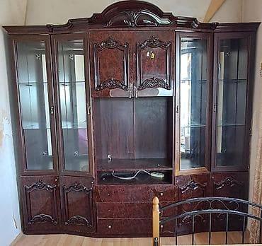 Klassik üslubda iri ölçülü qonaq otağı “stенка”/divar dolabı