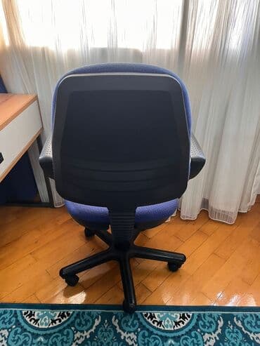 кресло для компьютера: Б/у, С колесиками, Рукояти не регулируются, Ткань — 3