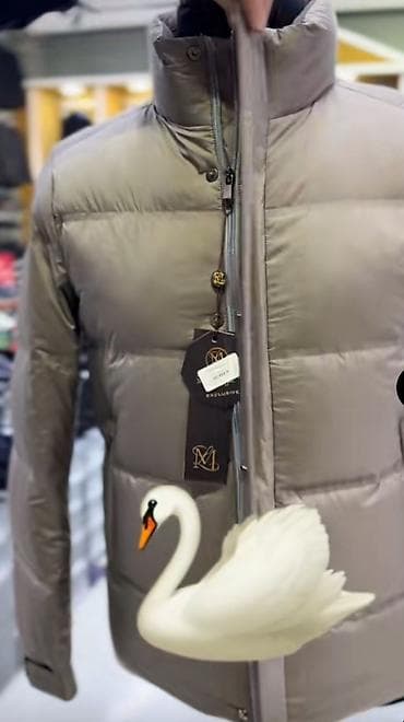 Gencede satilir orginal temiz Qu tuku Maze Lucci brendi kurtka 160azn