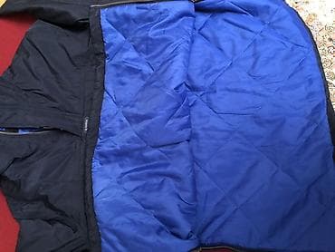 Tünd göy rəngdə kapüşonlu kişi küləkkeşi/yağmurluq Xüsusiyyətlər: - — 9