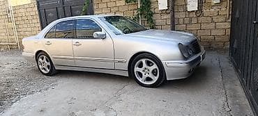 Mercedes-Benz E-Class: 2.4 l | 1999 il Sedan