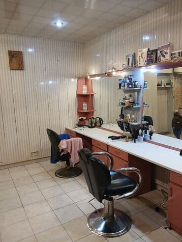 Obyekt arendaya verilir. Hazirda kişi salonu kimi fealiyyet gosterir