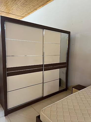 komod satilir: *Dolab satilir* Eni 220sm Hund 210 sm Binəqədi *Qiymet 240azn* — 1