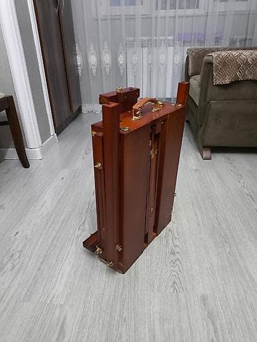 lövhə yazı: Taşınabilən rəssam molberti və boyaq çantası-kofresi - Material: ağac — 2