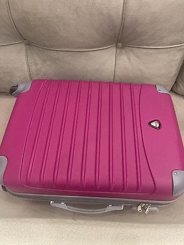 qısatuklu ingilis pişiyi: Sərt korpuslu əl yükü çamadanı - Rəng: parlaq çəhrayı, boz detallarla — 1