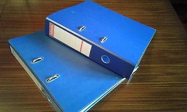 Müxtəlif növ sənəd qovluqları satılır. Biri 5 manat