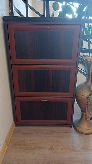 Dolablar: İşlənmiş, 3 qapılı, Qəhvəyi, Digər material Ayaqqabı dolabı — 1