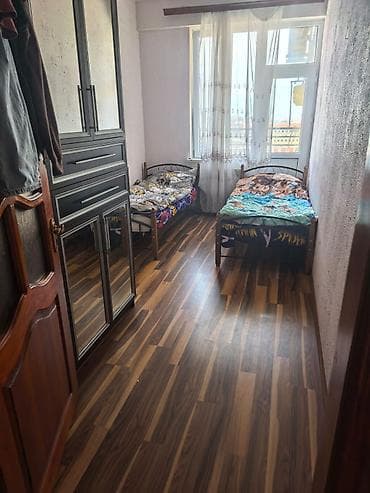 bineqedide ev satilir: 9-cu mikrorayon, Mir Cəlal küçəsi, Araz Marketin üstü, “Kristal — 4