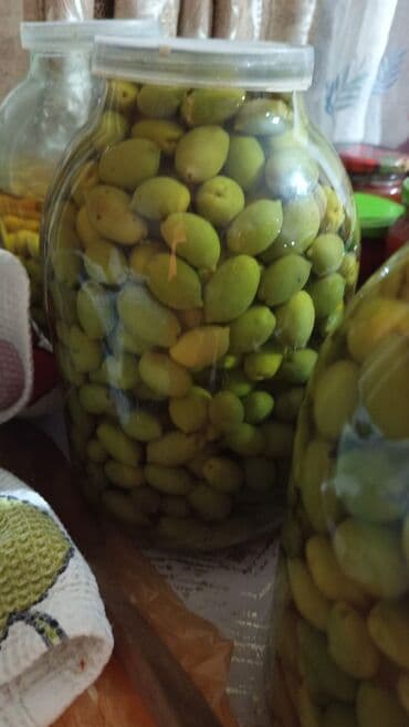 Meyvə və giləmeyvə: Məhsul: Şüşə bankada yaşıl zeytun turşusu Təsvir: - Böyük həcmli — 1