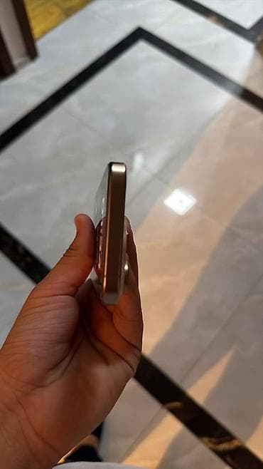 iphone 16e qiymət: IPhone 16 Pro, 128 GB, Qızılı, Face ID — 3