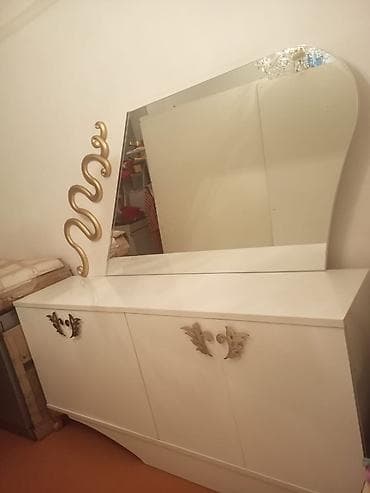 divan carpayı: Ağ rəngdə 2 nəfərlik yataq otağı dəsti, açılıb-bağlanan bazalı divan — 6