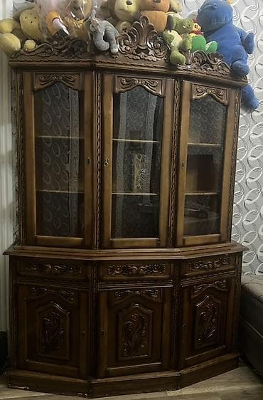 qedimi bufet: Klassik üslubda vitrin-bufet şkaf - Material: bərk ağac (təbii ağac — 1