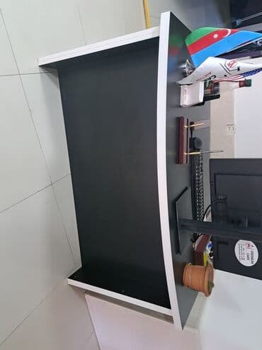 müdir üçün hədiyyə: Ofis dəsti mebeli satılır. 650 azn Real alıcıya endirim olacaq. Ofis — 12