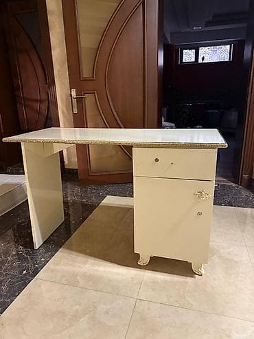 bezekli a herfi: İşlənmiş, Açılmayan, Taxta, Dördbucaq masa — 1