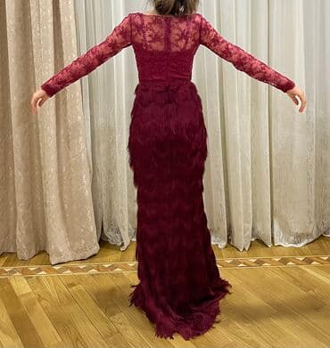 zara xs: Uzun qırmızı don. Caspiandan baha alınıb, 1 dəfə geyinilib. 50 azn — 2