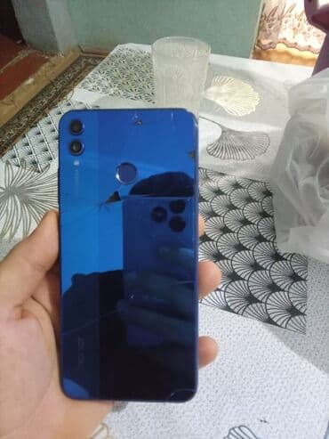 Fly: Mavi rəngli smartfon Xüsusiyyətlər: - Korpus: mavi, nazik yan — 6