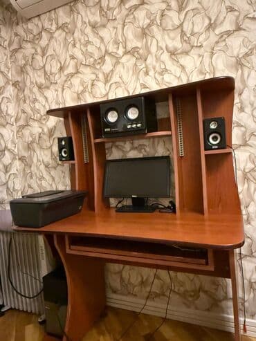 islenmis yazi masasi: Kompüter masası, İşlənmiş — 2