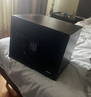 pul qutusu: ASSIS elektron seyf - Material: qalın metal gövdə, mat qara örtük - — 1