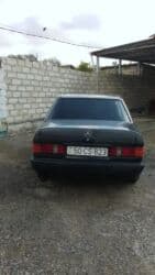 mersedes 208d: Mercedes-Benz 190 (W201) sedan - Korpus: tünd rəng, 4 qapılı sedan — 3