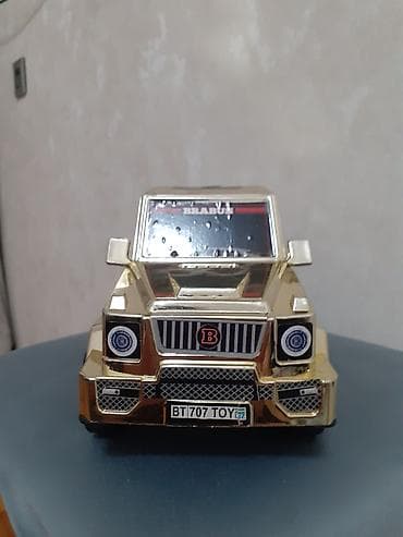 pullu: Qızılı rəngli oyuncağ avtomobil – SUV modeli - Material: parlaq — 2