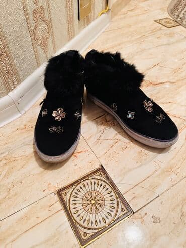 platformalı qadın çəkmələri: Uqqilər, Ölçü: 37, rəng - Qara, İşlənmiş — 3