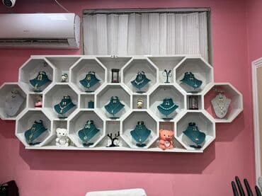 qizilin qramin qiymeti: Satılır; yalnız mebellər içindəki setkalar və qarmaqlar. Vitrində olan — 9