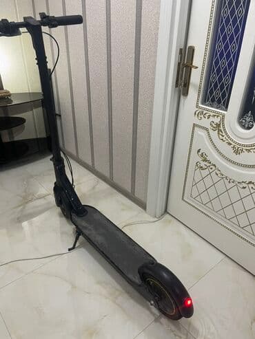 CD, DVD disklər və kassetlər: Elektrikli skuter XİAOMİ M365 - Rəng: qara, yığcam alüminium gövdə — 2