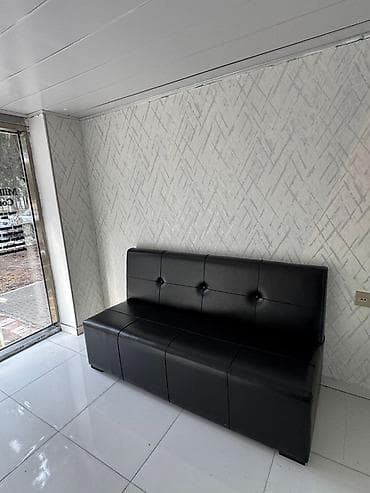 Ofis mebel dəsti Tərkib: - 3 nəfərlik qara eko–dəri divan: yüksək