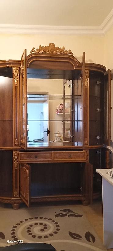 Bufetlər: Klassik üslubda böyük vitrin-bufet mebeli - Material: ağac karkas — 2