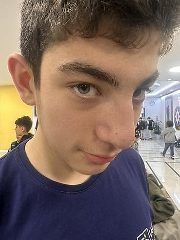 Dəniz mavisi rəngdə qısaqol T‑şört - Rəng: tünd dəniz mavisi - Kəsim lalafo.az -da Dəniz mavisi rəngdə qısaqol T‑şört - Rəng: tünd dəniz mavisi - Kəsim