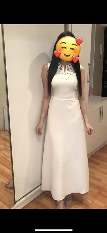 vecerni donlar: Zərif ağ rəngli uzun paltar - Model: A-kəsim, ətək hissəsi yumşaq — 1