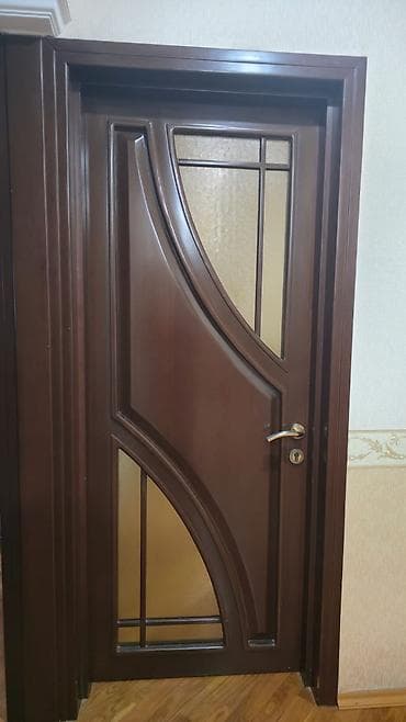 Ворота и комплектующие: 4 ədəd taxta qapılar satılır. 2.10 uzunluq 90 en. Qapılar yaxşi — 1